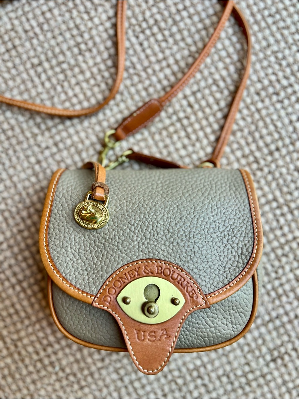 🦆Vintage Dooney & Bourke All Weather Leather Mini Crossbody Bag Taupe Gray USA